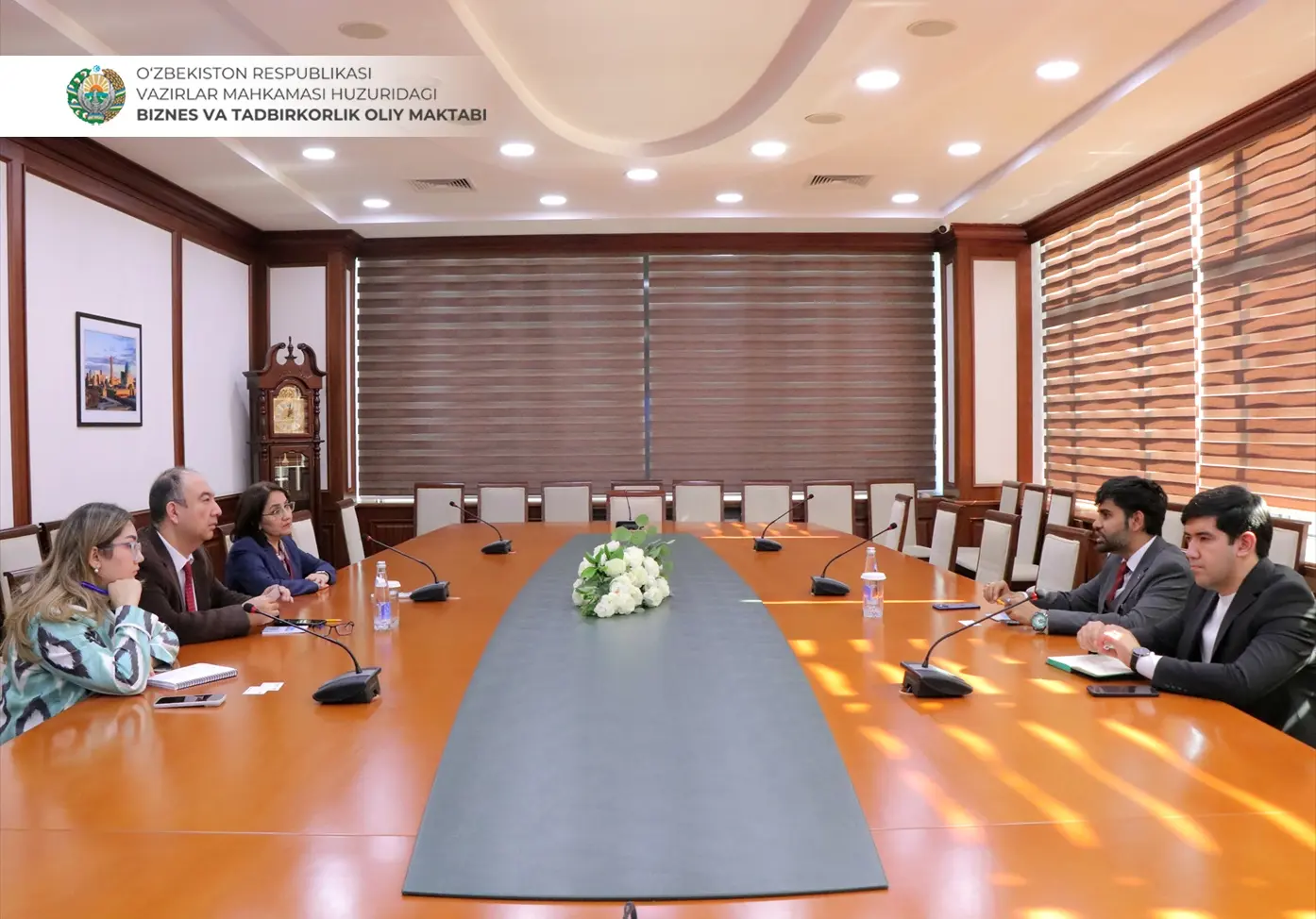 Biznes va tadbirkorlik oliy maktabida xalqaro ekspert ishtirokida uchrashuv va mahorat darsi tashkil etildi